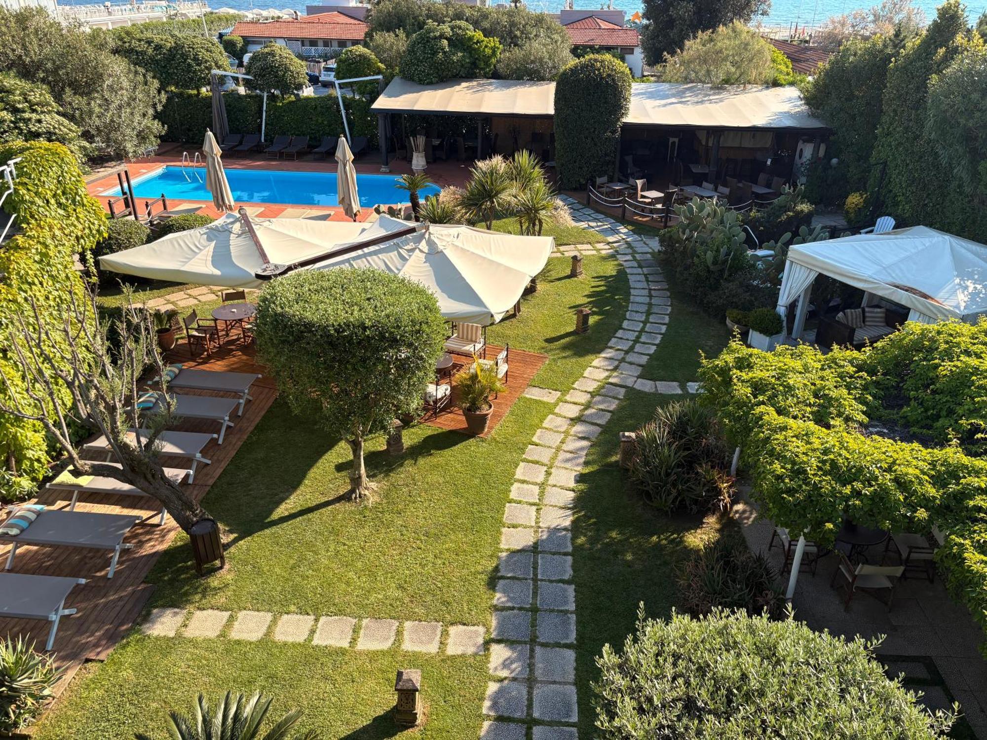 Hotel Atlantic Marina Di Carrara Dış mekan fotoğraf