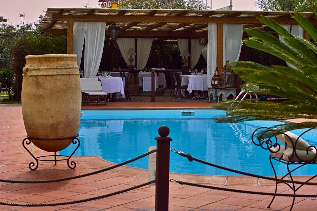 Hotel Atlantic Marina Di Carrara Dış mekan fotoğraf