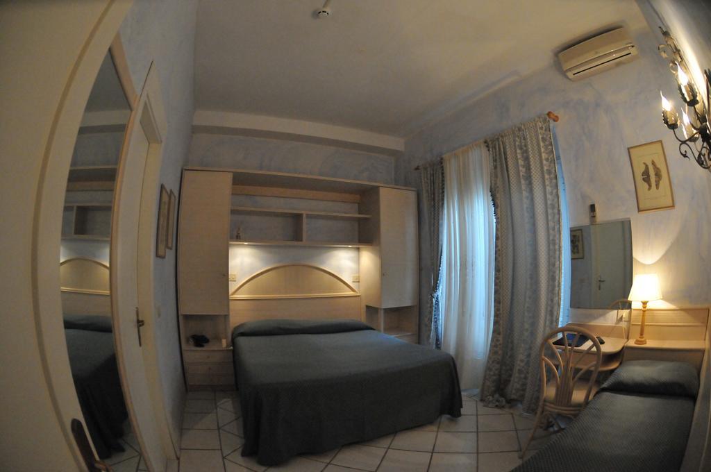 Hotel Atlantic Marina Di Carrara Oda fotoğraf